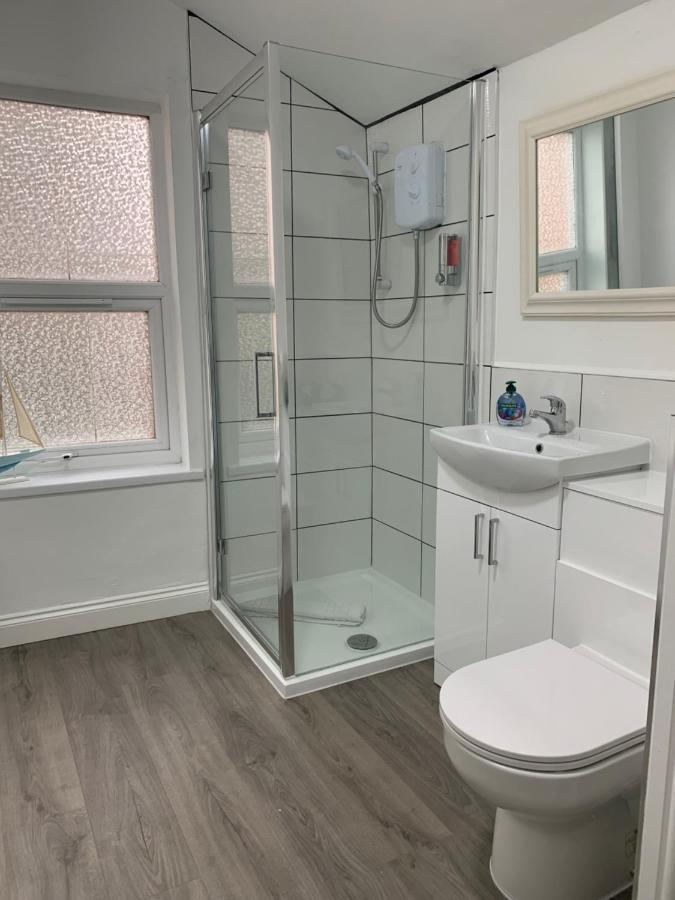Platform Avenues Apartment 2 With Free Street Parking Кінгстон-апон-Галл Екстер'єр фото